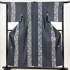 付下げ 身丈156cm 裄丈65cm M 袷 落款 花唐草 よろけ縞 刺繍 銀糸 灰色 正絹 秀品 【中古】
