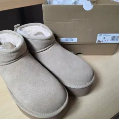 UGG アグ クラシック ウルトラ ミニ フラットフォーム サンド