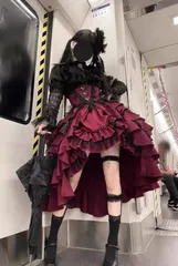 ゴシック ロマンティック ロリータ ドレス 赤 黒 フリル スカート セットアップ 地雷系 量産型 病みかわいい ゴスロリ コルセット風 ハイウエスト レース 蝶々 ミニ丈 アシンメトリー  闇かわ 衣装 参戦服 原宿系 ダーク サブカル ウエストマーク