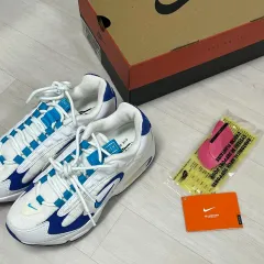 ウィメンズ NIKE エアマックス トライアクシス 240