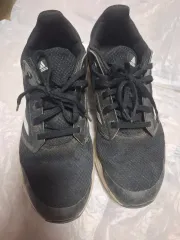 アディダス 黒色 スニーカー