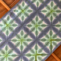 s202 【sato】 手染め 手ぬぐい ロイヤルブルー × 瑞々しいグリーン 雪花絞り レアな雪花✨️ 有松鳴海絞り と同技法 ハンドメイド 一点物 綿100% 高級さらし エコ染料使用 日本手拭い 北欧柄 アジアンエスニック タペストリー 半衿 着物のお供