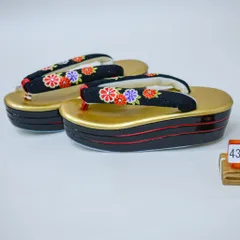 草履 ヒール高 鼻緒に刺繍入 菊刺繍 3段 黒×金 桂由美 24cm フリーサイズ 適合足サイズ23.0～24.5cm 振袖 NO43028