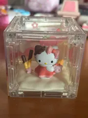 ポップマート ハローキティ フィギュア ぬいぐるみ ガチャ サンリオ