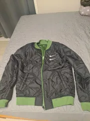 ナイキ リーバーシブル スウッシュ ブルゾン ジャケット 海外 S サイズ