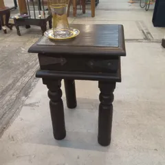 サイドテーブル ミニテーブル コーヒーテーブル 木製 インド製 ハンドメイド アンティーク ヴィンテージ クラシック アジアン エスニック レトロ 花台 フラワースタンド 天然木 什器 飾り台 インテリア コンパクト