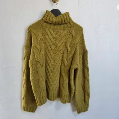 レディース ケーブル編み タートルネック ニット オリーブ F