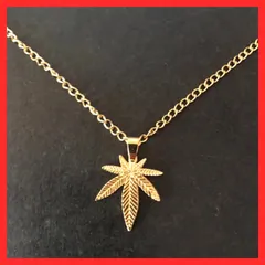 ★Ｂ級品★ゴールドカラーのマリファナチャームのネックレス⭕️商品説明必読