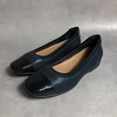 WQ1100●Clarks Unstructured：フラットシューズ ●22.5● エナメル/グレー ネイビー系 バレエシューズ パンプス スニーカー クラークスのサムネイル