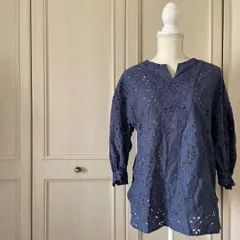 N　レリアン lellian 花柄 刺繍 レース ブラウス シャツ トップス　ブルー　透け感　総柄　エレガンス　上品　切り替え　カットワーク