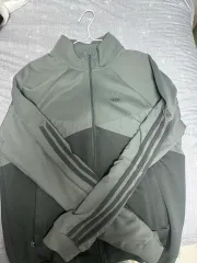 アディダス トラックジャージ グレー