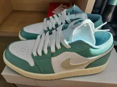 DC0774-138 NIKE ウィメンズ エアジョーダン1 ロー 新品 230mm