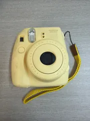 instax mini 8 チェキ 本体 イエロー　ジャンク品