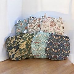 Item thumbnail for item bccf32de-2f81-413e-96ce-7b26a58d4e4b