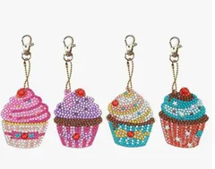 ４点セット ダイヤモンドアート キーホルダー キット カップケーキ形 手作り キーホルダー DIY 専用工具付き キラキラ 可愛い 飾り バッグチャーム ペンダントキット インテリア雑貨 手芸