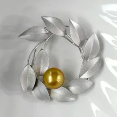 南洋ゴールド真珠 10mm テリ抜群 ブローチ シルバー 葉っぱ リース