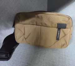 サムソナイト RED ヒップバッグスリングバック カーキブラウン