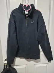 ナイキ ソロスウッシュ NRG ブラック ハーフジップアップ スウェット (90)