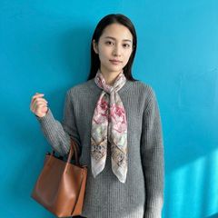 母の日ギフト】カシミヤ×シルク 花柄スカーフ｜軽やかスクエア（63cm