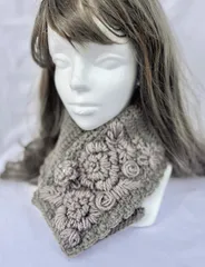 ハンドメイド 刺繍 ミニマフラー＆お花ピンのセット グレー