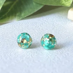 グリーン ラメ ピアス 丸 小ぶり キラキラ 華やか かわいい サージカルステンレス【418】