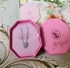 新品スワロフスキーAriana Grande x Swarovski ペンダント