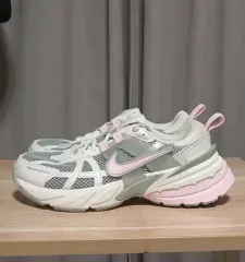 ナイキ ウィメンズ V2K RUN スニーカー 23.5cm 新品 (箱なし)