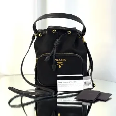ほぼ新品 タグ/ギャランティカード構成 PRADA プラダ 巾着 バケットバッグ クロスバック ブラック GOLD