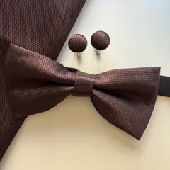 ④-1  蝶ネクタイ　ポケットチーフ　カフス3点セット