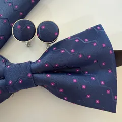 ④-4 蝶ネクタイ　ポケットチーフ　カフス3点セット