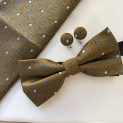 ④-7  蝶ネクタイ　ポケットチーフ　カフス3点セット