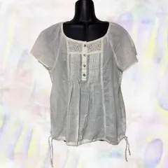 chambre de charme　シャンブルドゥシャーム　ブラウス　アイボリー　レディース　薄手　透け感　フレンチスリーブ　春服　ドローストリングのサムネイル