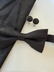 ④-9  蝶ネクタイ　ポケットチーフ　カフス3点セット