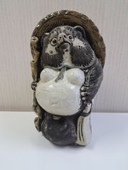 希少 信楽焼手づくり 狸 置物 算盤 筆 縁起物 - メルカリ