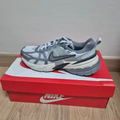 NIKE V2K RUN グレー 240 スニーカー 新品 全国
