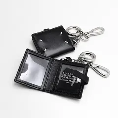 MAISON MARGIELA メゾン マルジェラ キーホルダー レザー小物 4ステッチ IDフォトホルダーチャーム SA1VL0057 P8831 レディース ユニセックス ブラック