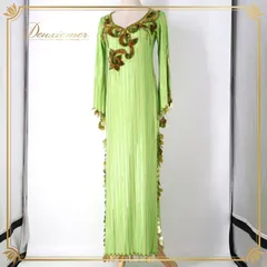 ベリーダンス 衣装 サイーディドレス グリーン系 ワンピース ドレス ヒップスカーフ ヘッドアクセサリー 頭飾り 黄緑 緑 金 ストライプ柄 スパンコール ビーズ 豪華 装飾 華やか バラディ キラキラ 煌びやか 3点 セット ストレッチ 伸縮 ゴールド系