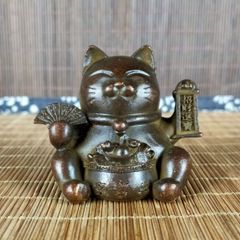 【陶器】旧家蔵出し・緋色に輝く招き猫│縁起物 アンティーク ビンテージ 専用【陶器】旧家蔵出し・緋色に輝く招き猫│縁起物 アンティーク