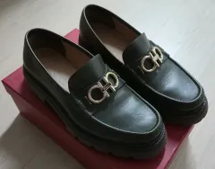 FERRAGAMO フェラガモ ガンチーニ ローファー uk8 5eee (275)