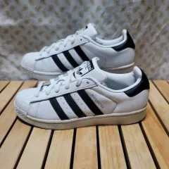 アディダス SUPERSTAR スニーカー 230 (実際に着用 235)