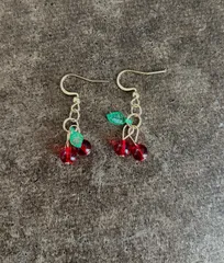 さくらんぼ　フックピアス
