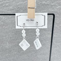キートップイヤリング ドロップタイプ「W」「無変換」ハンドメイドイヤリング パール パソコンパーツアクセサリーのRE:ORA (R-0062)