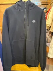 ナイキ 刺繍 ロゴ ブラック フード ジップアップ