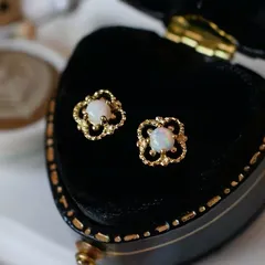 高見え ヴィンテージ フレンチ ホローピアス ダイヤモンド型 人工オパール 上品 NOIRÉA（ノワレア） オールシーズン対応