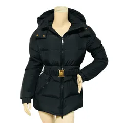 美品★VERSACE・ヴェルサーチ (ヴェルサーチェ) レディース ゴールドメドゥーサバックルベルト ボタン フード付 ダブルジップ ダウンジャケット (38/M〜L相当) レディースダウンジャケット ブラック カジュアル 冬服 春服 アウター ブランド