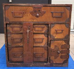 時代感漂う 船箪笥 鍵付き 重厚鉄金具 古民具 時代箪笥 小箪笥 収納