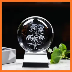 【新品】 Pleadeliy 癒しのクリスタル 水晶玉 K9クリスタルボール 内部彫刻 百合の花束 祈念・ペット供養 インテリア・写真撮影小物 ギフトボックス クロス カード付き 0