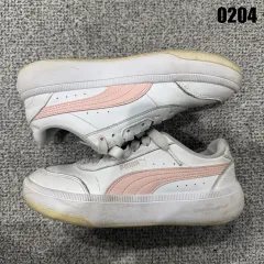 プーマ 薄ピンク スニーカー