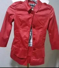 キッズ バーバリー ジャケット 6歳用。自然な使用感はありますが、着用感はきれいです。