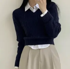 ケーブル編み Vネック 長袖ニット